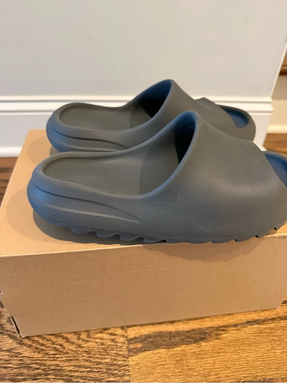 adidas yeezy slides